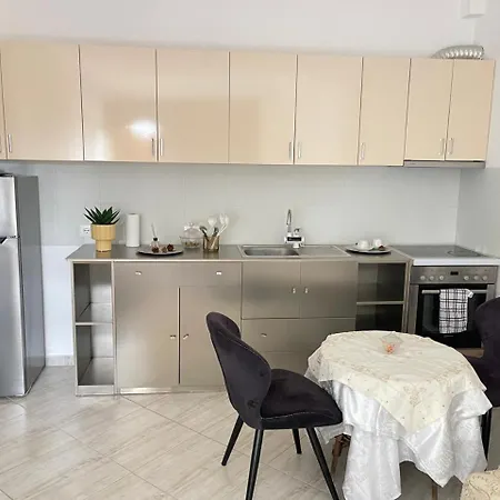 Si Hebergement Apartment Selitë e Vogël